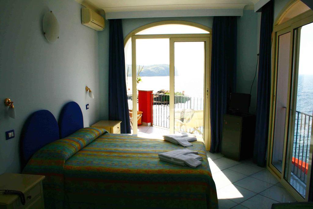 Hotel Villa Iulia ヴェントテーネ エクステリア 写真