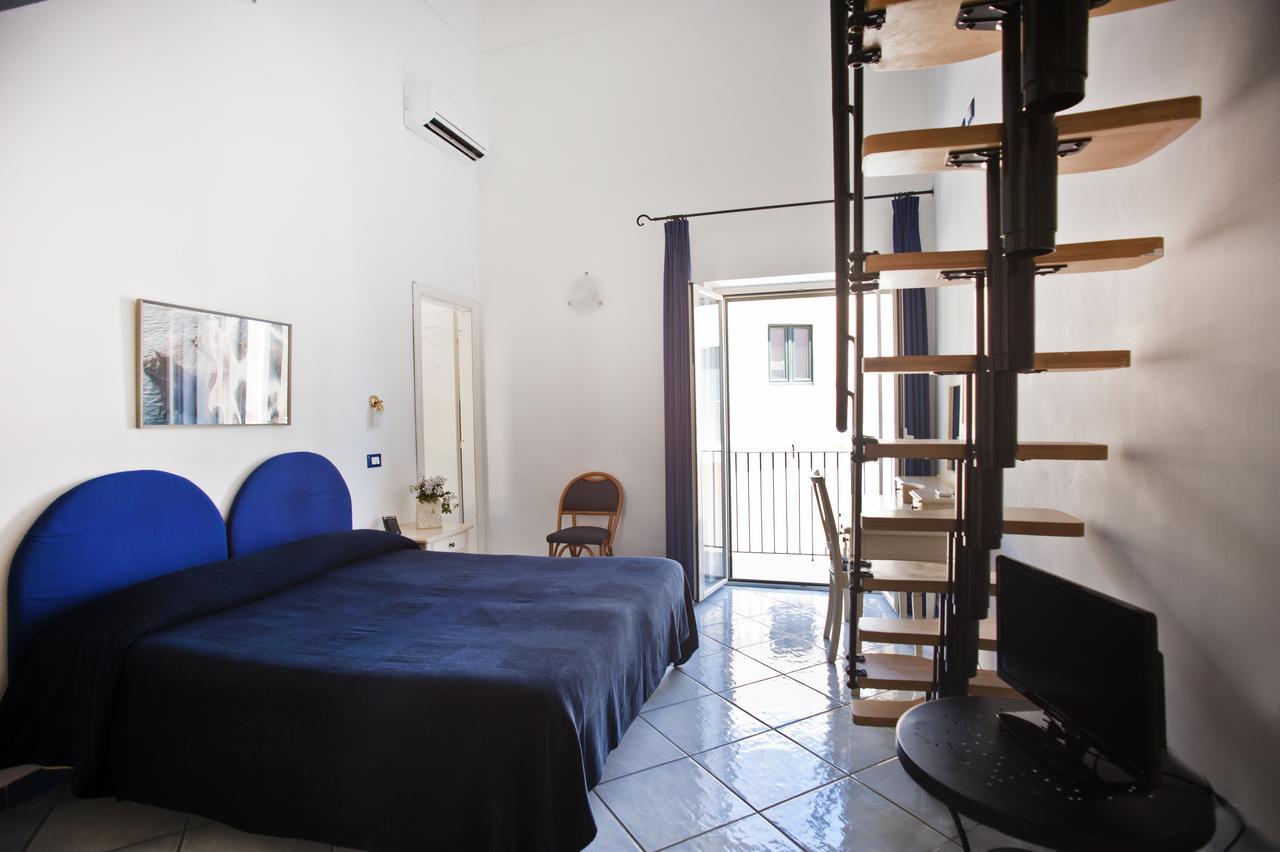 Hotel Villa Iulia ヴェントテーネ エクステリア 写真