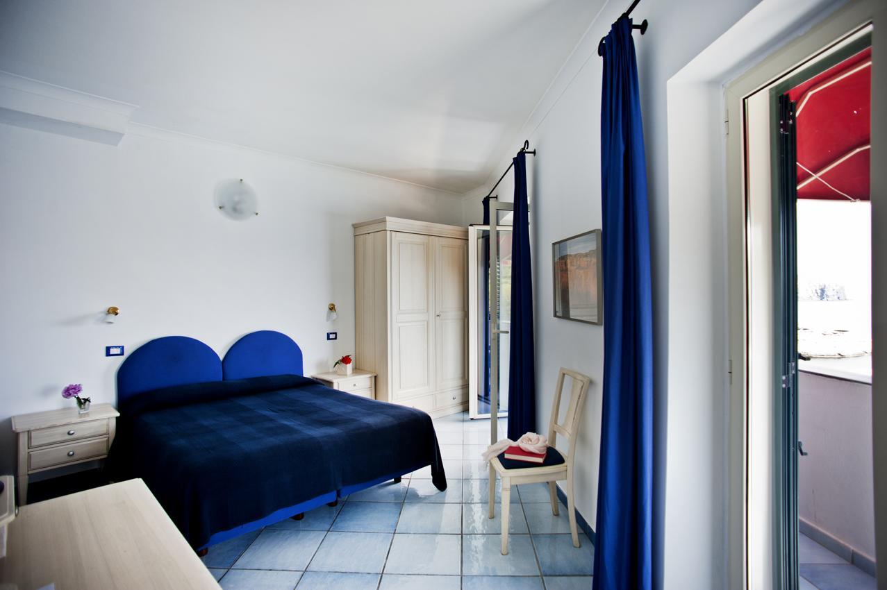 Hotel Villa Iulia ヴェントテーネ エクステリア 写真